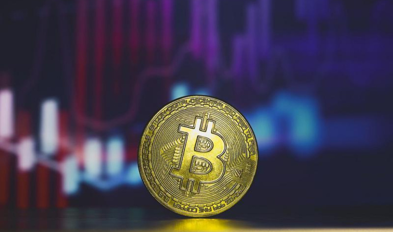 Harga Bitcoin Mencapai $73,000 Menjelang Hari Pemilu saat Investor Beralih ke ETF.