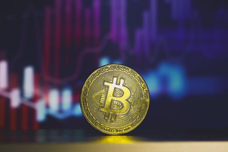 Harga Bitcoin Mencapai $73,000 Menjelang Hari Pemilu saat Investor Beralih ke ETF.