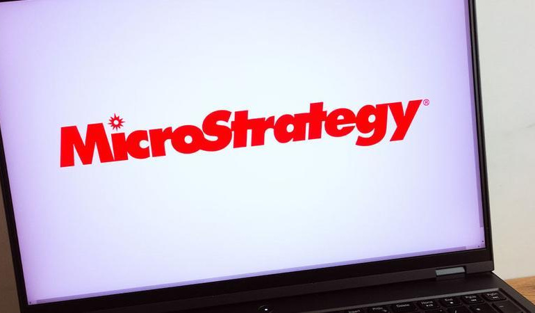 MicroStrategy, Pemegang Bitcoin Raksasa, Mundur dari Titik Tertinggi: Saatnya Beli, Jual, atau Tahan?