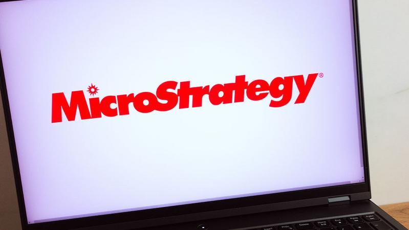 MicroStrategy, Pemegang Bitcoin Raksasa, Mundur dari Titik Tertinggi: Saatnya Beli, Jual, atau Tahan?