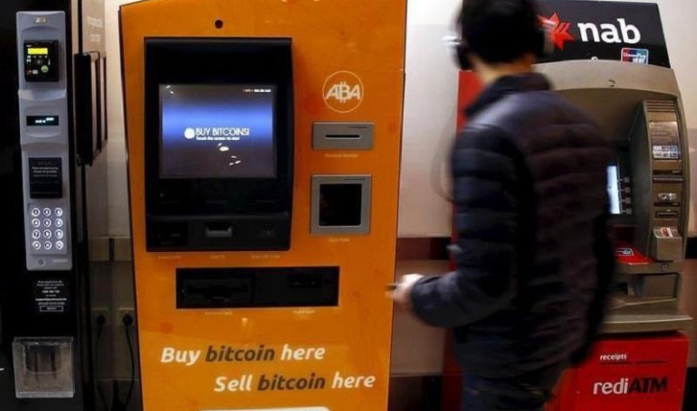 Mike McGlone Cảnh Báo: Bitcoin Có Thể Đối Mặt Với Sự Chuyển Dịch Đầu Tư Sang Vàng Vào Năm 2025, Theo U.Today